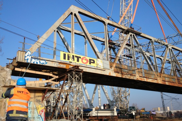 Montaż wiaduktu w ramach modernizacji odcinka Warszawa Zachodnia – Grodzisk Mazowiecki, fot. PKP PLK Montaż wiaduktu w ramach modernizacji odcinka Warszawa Zachodnia – Grodzisk Mazowiecki, fot. PKP PLK