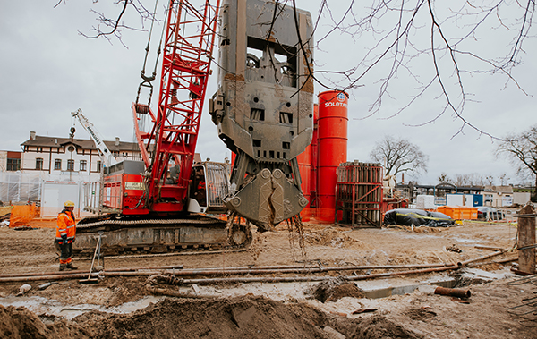 Soletanche Polska rozpoczęła realizację fundamentów węzła przesiadkowego w Gdyni Chyloni. Soletanche Polska rozpoczęła realizację fundamentów węzła przesiadkowego w Gdyni Chyloni.