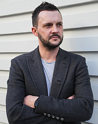 Brak precyzyjnego wsłuchania się w potrzeby inwestora i stawianie na pierwszym miejscu swoich ambicji oraz „misji tworzenia” skutkuje projektowaniem budynków, w których klienci pracują lub mieszkają jak w za małym bucie. Tomasz Wuczyński – architekt, założyciel Grupa Plus Architekci Brak precyzyjnego wsłuchania się w potrzeby inwestora i stawianie na pierwszym miejscu swoich ambicji oraz „misji tworzenia” skutkuje projektowaniem budynków, w których klienci pracują lub mieszkają jak w za małym bucie. Tomasz Wuczyński – architekt, założyciel Grupa Plus Architekci