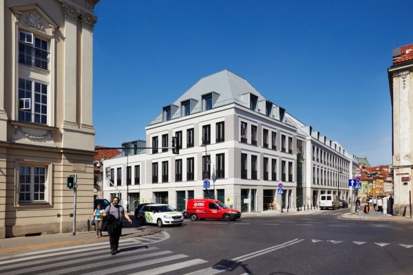Projekt architektoniczny warszawskiego biurowca Plac Zamkowy - Business with Heritage powstał w pracowni RKW Rhode Kellermann Wawrowsky, fot. Senatorska Investment Projekt architektoniczny warszawskiego biurowca Plac Zamkowy - Business with Heritage powstał w pracowni RKW Rhode Kellermann Wawrowsky, fot. Senatorska Investment